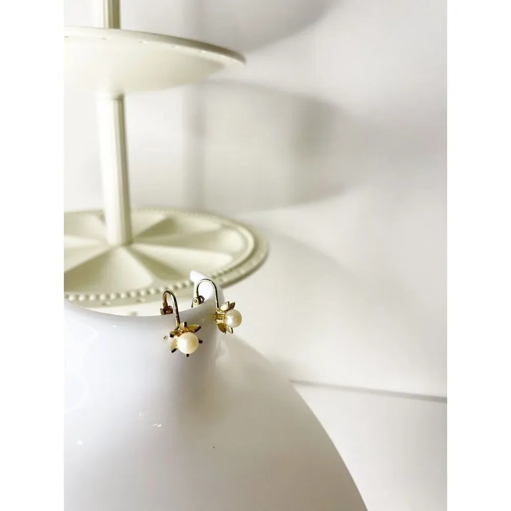 Vintage Avon Clip On Earrings gold tone pearl starburst flower 80s glam retro‎